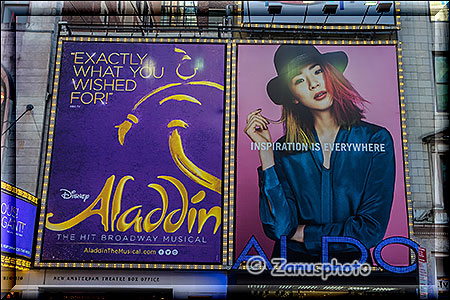 New York City - Times Square, Plakatwerbung sieht der Besucher an nahezu jedem Gebäude