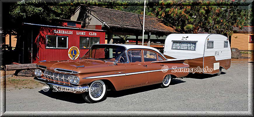 Cadillac mit Trailer im Nostalgie Look