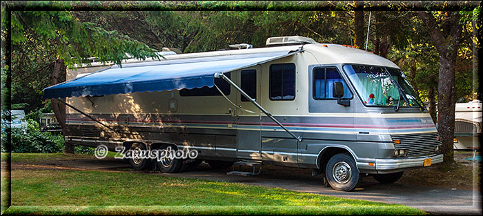 Grosser RV-Bus auf einer Campsite