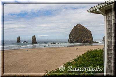 Hay Stack Rock von einer Terasse gesehen