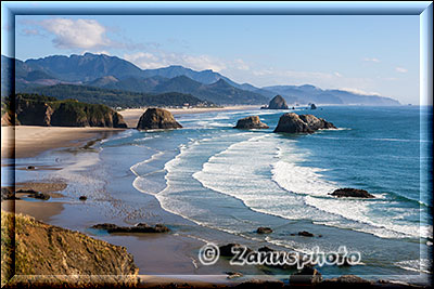 Klassische Ansicht der Beach vor der City of Cannon Beach