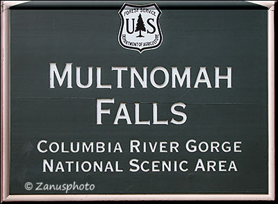 Hinweistafel zu den Multnomah Falls