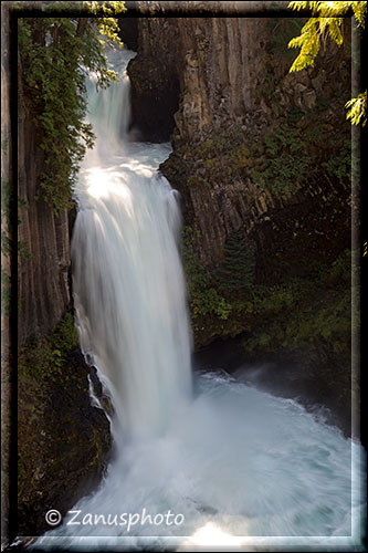 Sonne liegt teilweise auf dem Toketee Fall