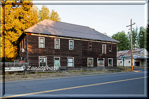 Aufgelassenes Hotel in Fort Klamath