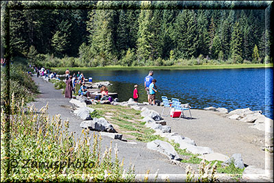 Touristen am Trillium Lake