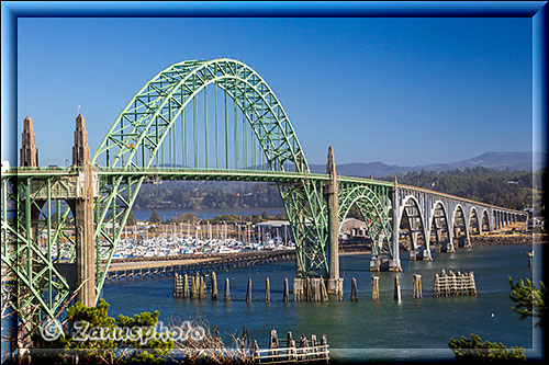 Yaquina Bridge vom Lighthouse aus gesehen
