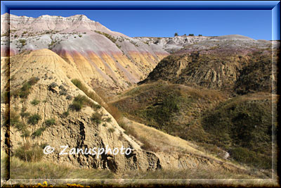 Bunte Hangfärbung am Dillon Pass