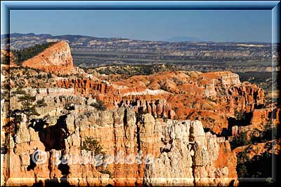 Bei letztem Sonnenlicht schauen wir auf die Hoodoos im Faiyrland Canyon.