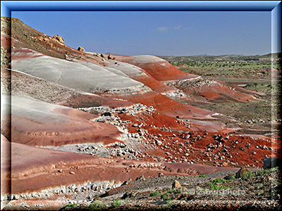 Weiss und rot, verzauberte Felslandschaft