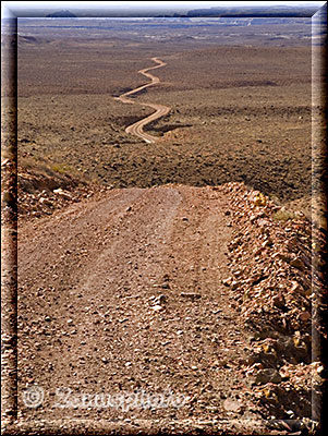 Aus der Ferne schlängelt sich die Smoky Mountain Road auf den Berg