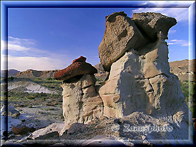 Zwei "dicke" Hoodoos thronen über dem Valley