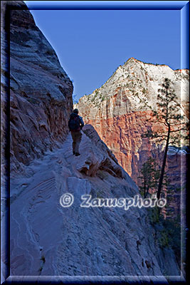 Schmaler Grad am Weg zum Hidden Canyon