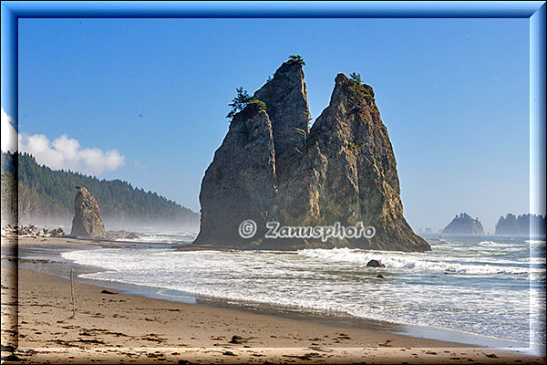 Zwei Sea Stacks nahe Hole in the Rocks