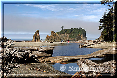 Eine kleine Quelle bringt Süsswasser zur Ruby Beach