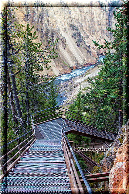 Treppen steil abwärts