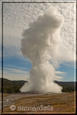 Old Faithful Geyser in Eruption