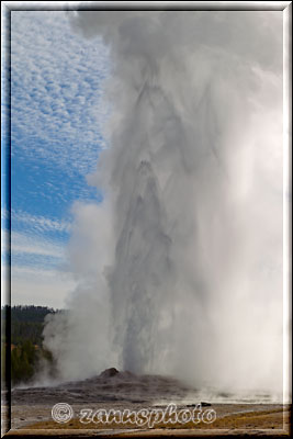 Old Faithful Geyser in Hochform