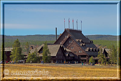 Lodge Old Faithful vom Geyser Viewpoint