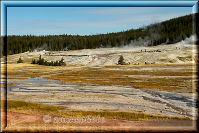 Holzplanken führen zum Geyser Hill