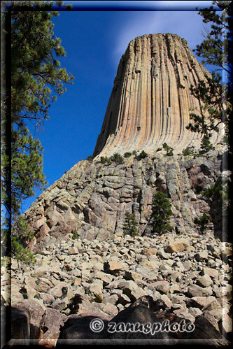Devils Tower, eine perfekte Ansicht des Devil Towers direkt vor uns