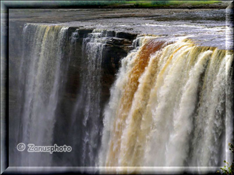 Alexandra Falls aus der Nähe betrachtet