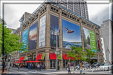 Denver, viel Werbung mit grossen Bildern finden wir hier an diesem Hochhaus