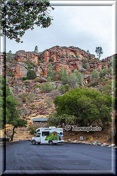 Pinnacles National Park, ganz allein steht unser Camper auf diesem Parkplatz