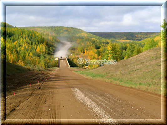 Gravelstrecke des Liard Highway