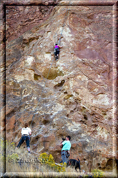 Smith Rock Park, gute Sicherung scheint beim Klettern das wichtigste zu sein