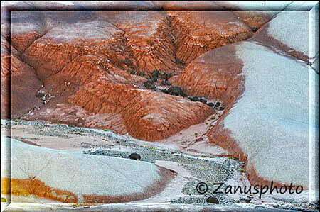 Cathedral Valley, um diese Fotos herum liegt kein Schnee sondern weisser Sand