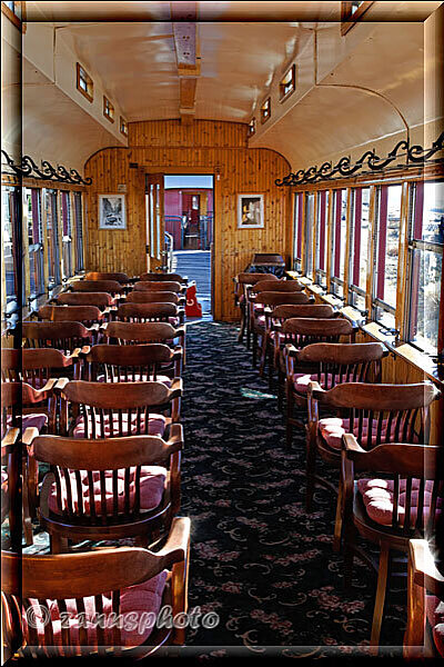 Cumbres Railroad, Blick in einen leeren Wagon mit Sitzstühlen darin