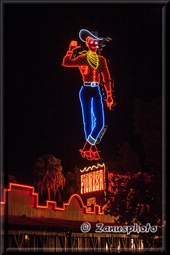 Laughlin, der Pioneer Cowboy in der Nacht