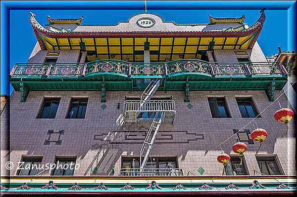 San Francisco, wir stehen gerade vor einem chinesischen Wohnhaus
