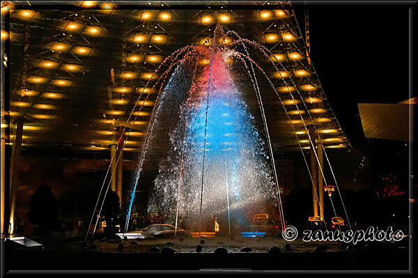 Las Vegas, farbige Wasserspiele an einem Brunnen