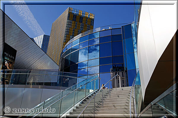 Las Vegas, über Treppen gelangt man vom Strip zu den Hochhäusern