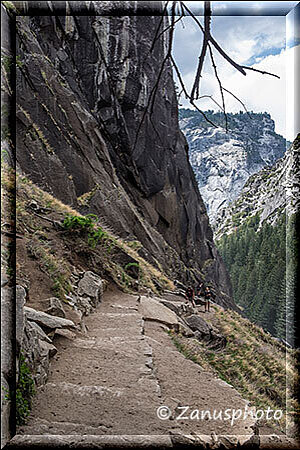 Yosemite Park, auf diesem Trail geht es für uns wieder ins Tal