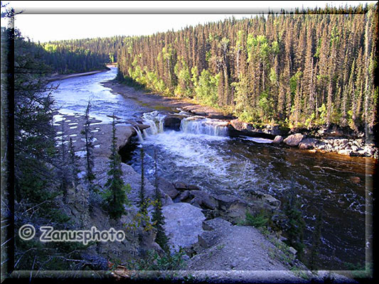 Upper Sambaa Deh Falls im Morgenlicht