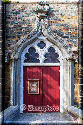 EingangstĂĽr zur Kirche im Detail