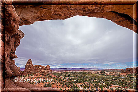 Arches Park, eine Weitwinkelansicht aus dem North Window auf die Umgebung des Turret Arch