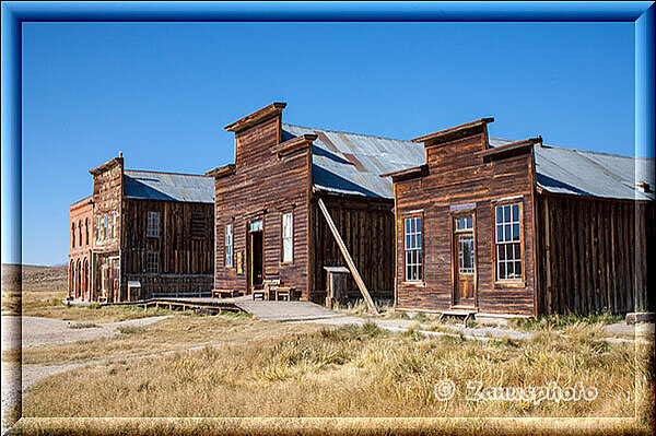 Bodie Ghosttown mit alten Häusern in der Hauptstrasse