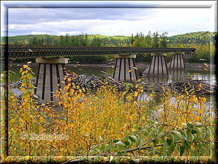 Holzbrücke über den Liard River