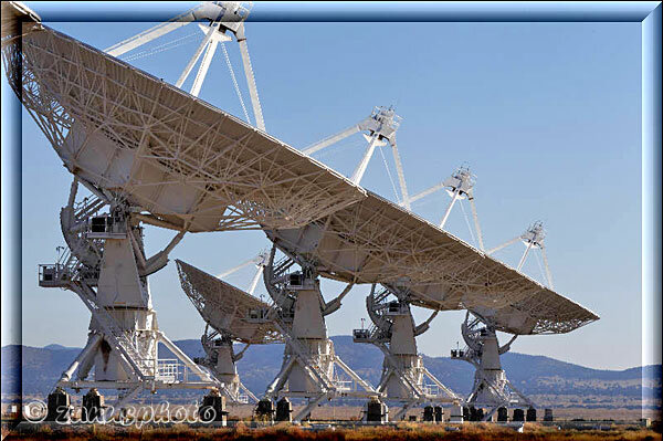 VLA-Observatory, vier Parabolspiegel nahe am Fotografen