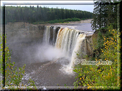 Alexandra Falls in der Gesamtansicht