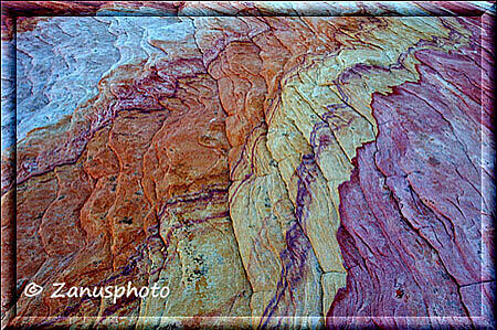 Valley of Fire, farbige Strukturen finden sich in den Felsen