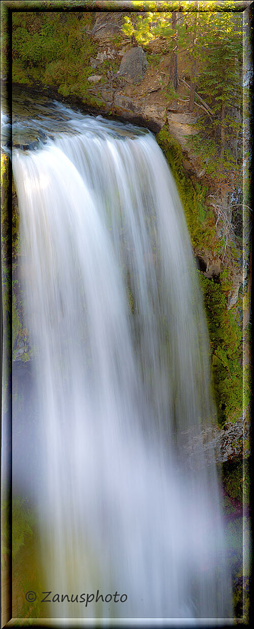 Panorama der Tumalo Falls, als Hochformat Pano zusammen gesetzt