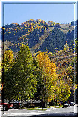 Aspen, über uns liegen die Skihänge von der City