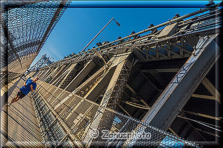 New York City, Jogger auf der Manhattan Bridge unterwegs