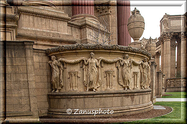 San Francisco 3, Palace of Fine Art, Rundbereiche sind mit Wandfiguren verschönt worden