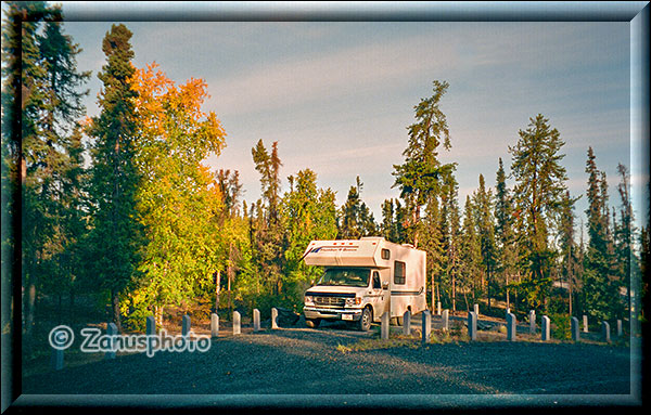 RV steht auf einer Site auf dem Prelude Lake Campground