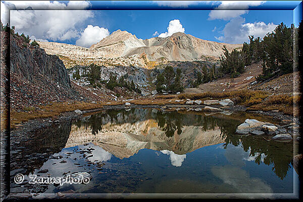 Yosemite - Saddlebag Lake, ein Berg als Spiegelbild im Lake